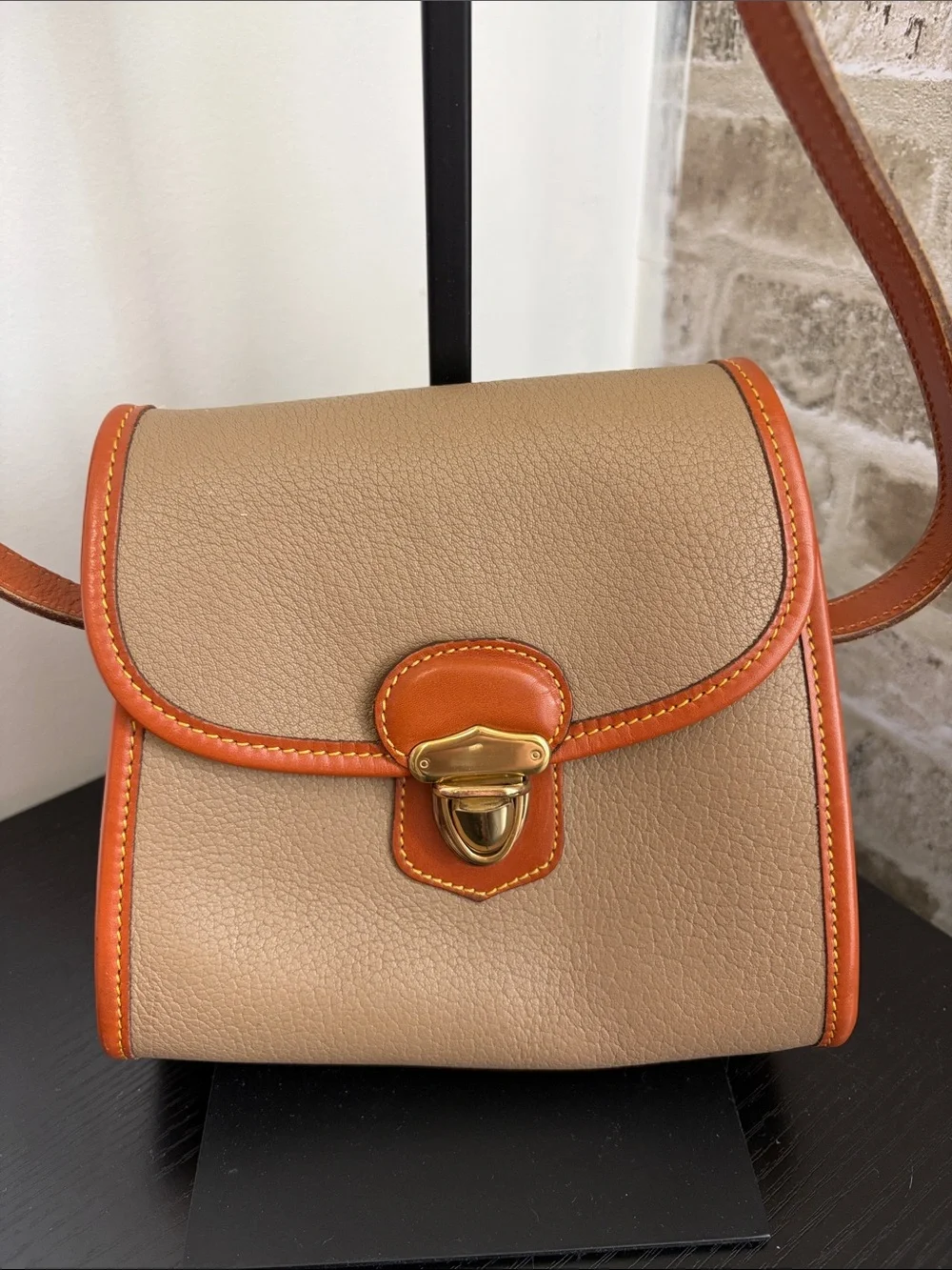 Dooney & Bourke Classic Tan Crossbody Shoulder Bag - Brown & Tan COA